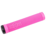 Sunday Eckpfeiler greift