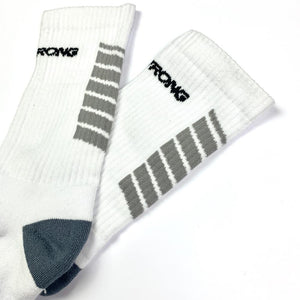 Stay Strong Chevron Socken - weiß